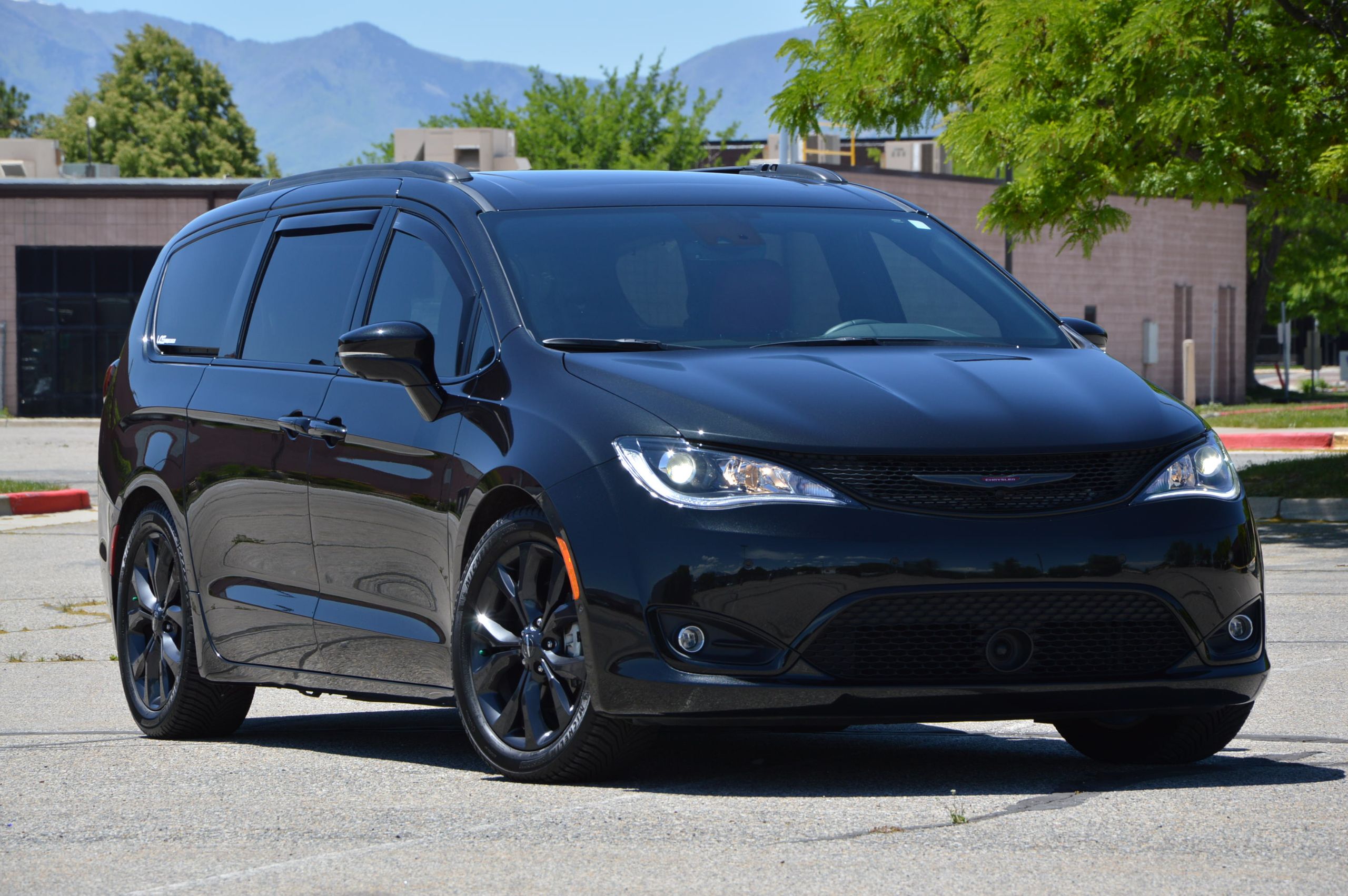 2020 chrysler hot sale pacifica s